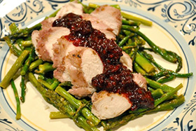 easy and nutritious blackberry chicken over green beans 